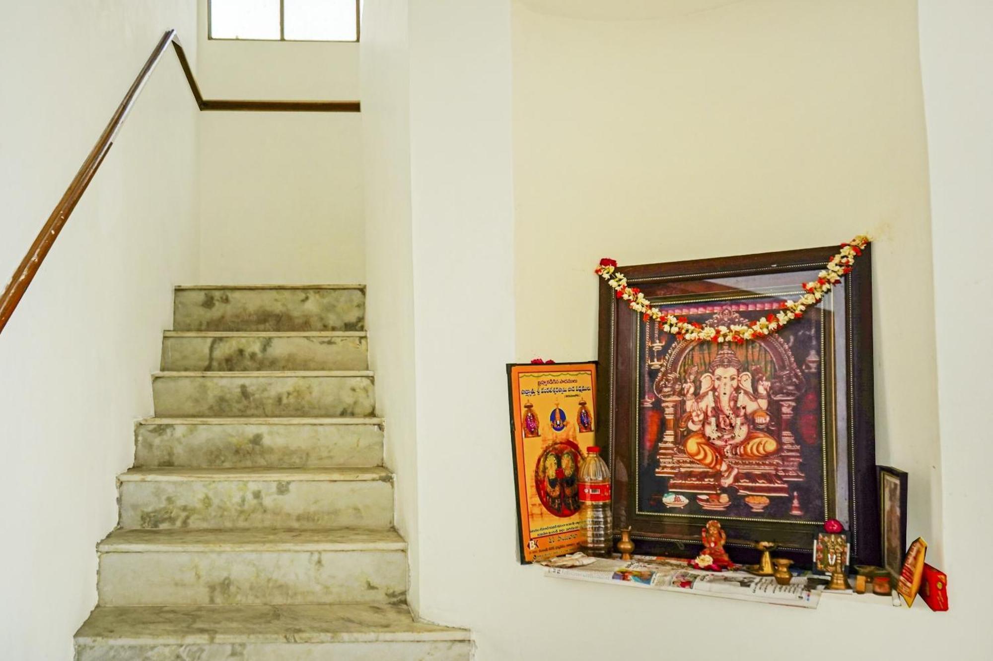 Hotel O Swapna Vijayawada Bagian luar foto
